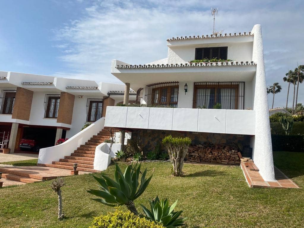 4 makuuhuone Huvila myytävänä paikassa Malaga kaupunki mukana uima-altaan 
autotalli - 995 000 € (Ref: 9458571)