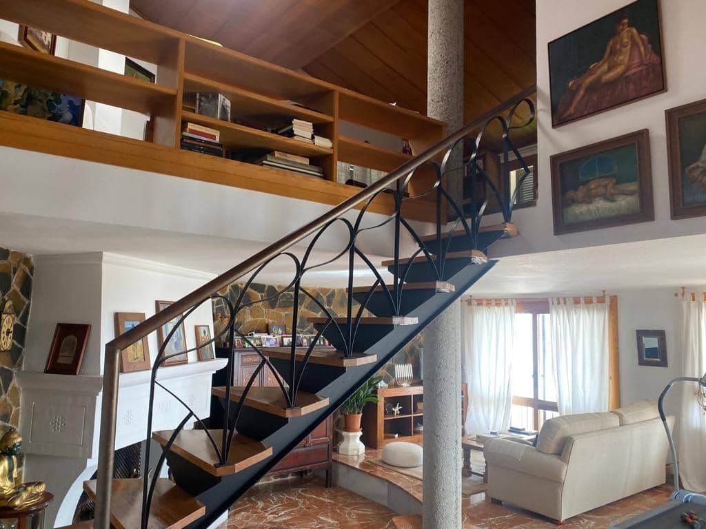 4 makuuhuone Huvila myytävänä paikassa Malaga kaupunki mukana uima-altaan 
autotalli - 995 000 € (Ref: 9458571)