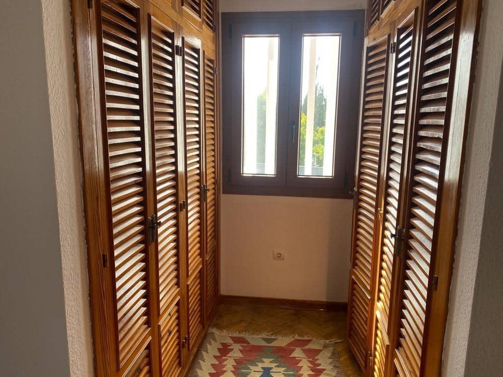 4 makuuhuone Huvila myytävänä paikassa Malaga kaupunki mukana uima-altaan 
autotalli - 995 000 € (Ref: 9458571)