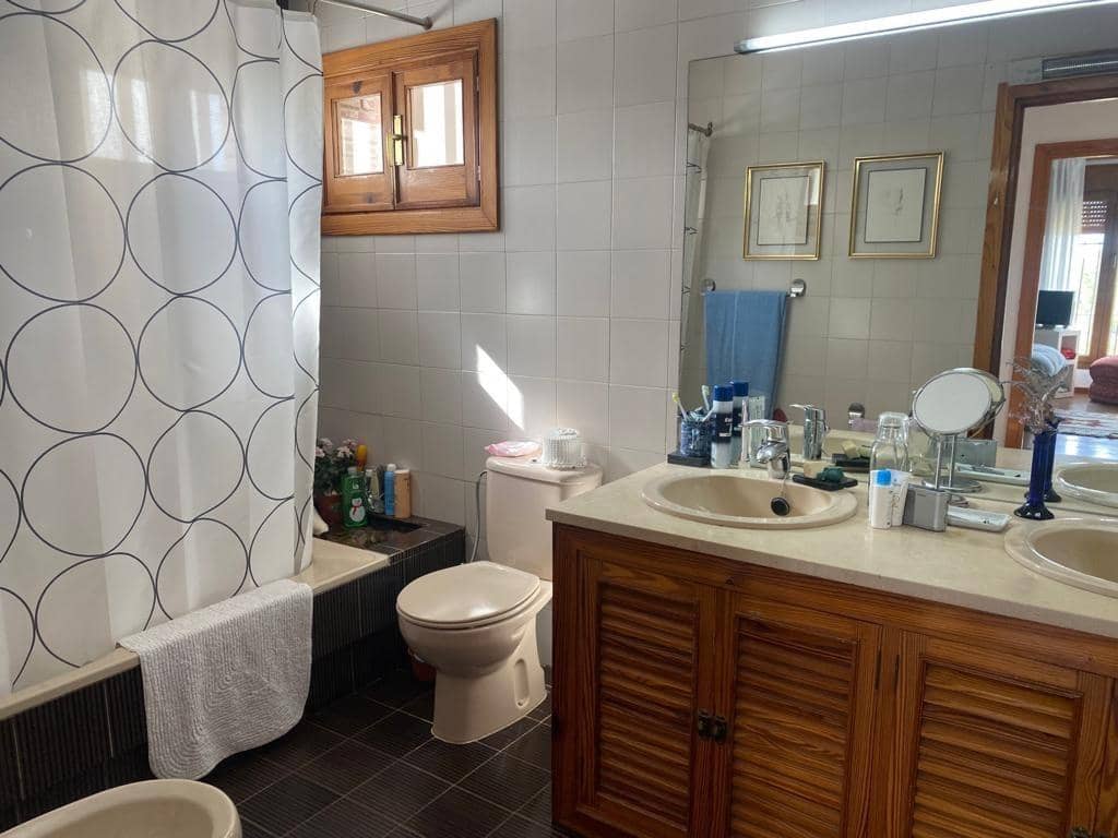 4 makuuhuone Huvila myytävänä paikassa Malaga kaupunki mukana uima-altaan 
autotalli - 995 000 € (Ref: 9458571)