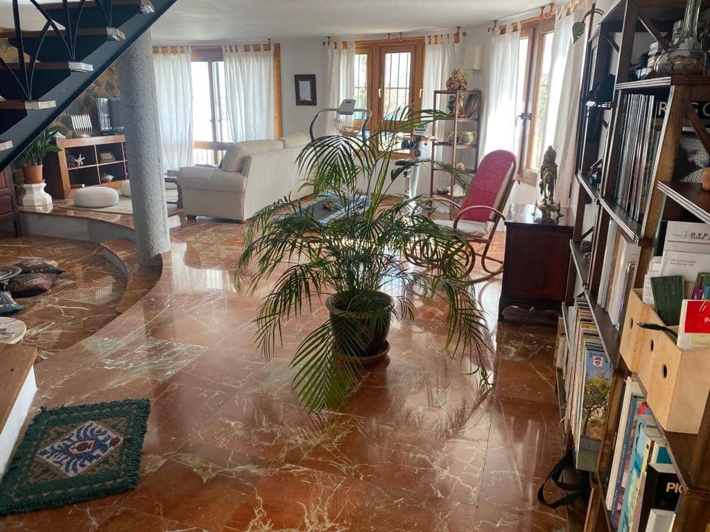 4 makuuhuone Huvila myytävänä paikassa Malaga kaupunki mukana uima-altaan 
autotalli - 995 000 € (Ref: 9458571)