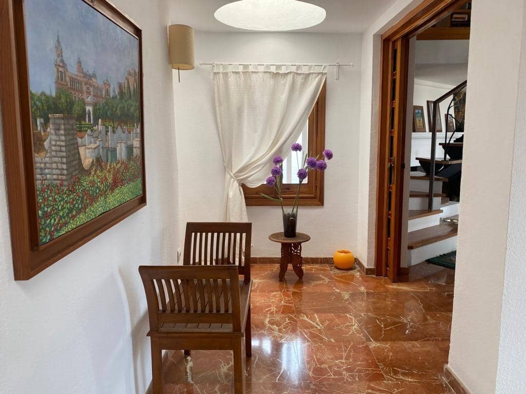 4 makuuhuone Huvila myytävänä paikassa Malaga kaupunki mukana uima-altaan 
autotalli - 995 000 € (Ref: 9458571)