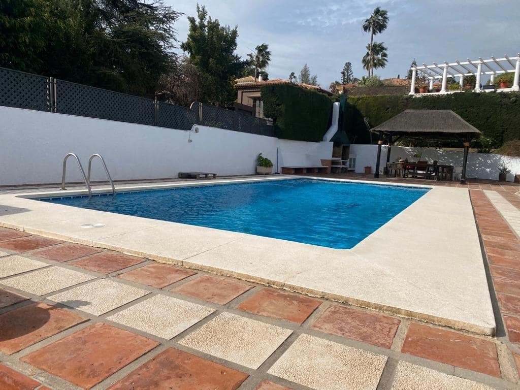 4 makuuhuone Huvila myytävänä paikassa Malaga kaupunki mukana uima-altaan 
autotalli - 995 000 € (Ref: 9458571)