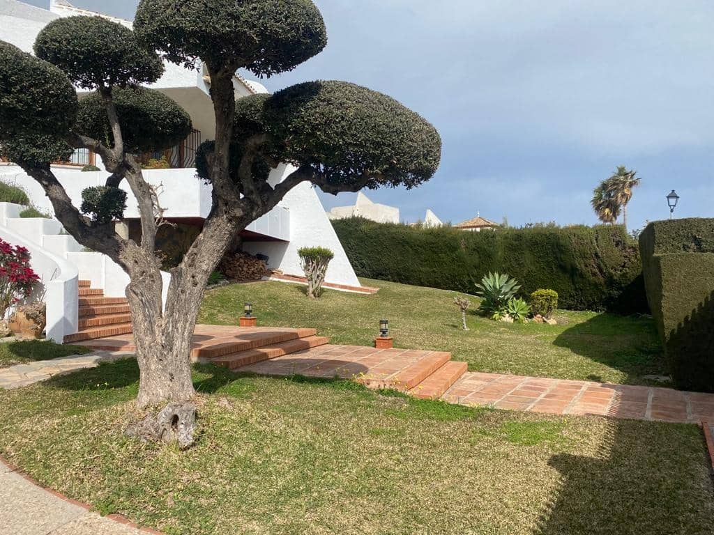 4 makuuhuone Huvila myytävänä paikassa Malaga kaupunki mukana uima-altaan 
autotalli - 995 000 € (Ref: 9458571)