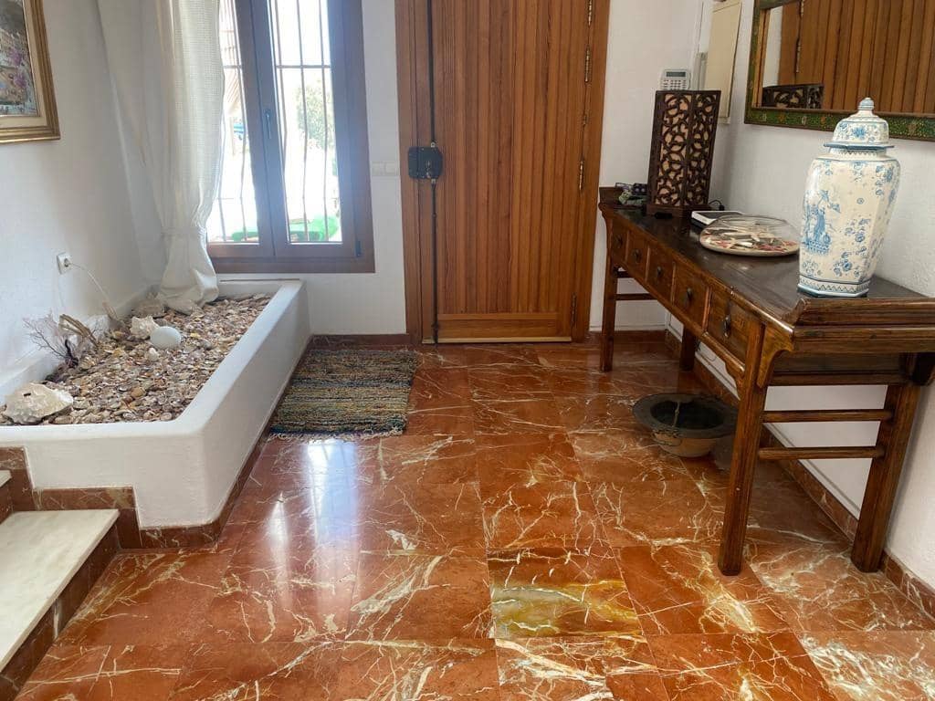 4 makuuhuone Huvila myytävänä paikassa Malaga kaupunki mukana uima-altaan 
autotalli - 995 000 € (Ref: 9458571)