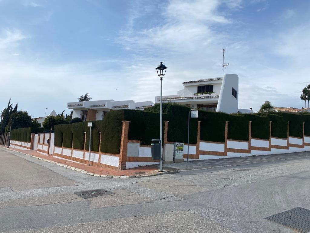 4 makuuhuone Huvila myytävänä paikassa Malaga kaupunki mukana uima-altaan 
autotalli - 995 000 € (Ref: 9458571)