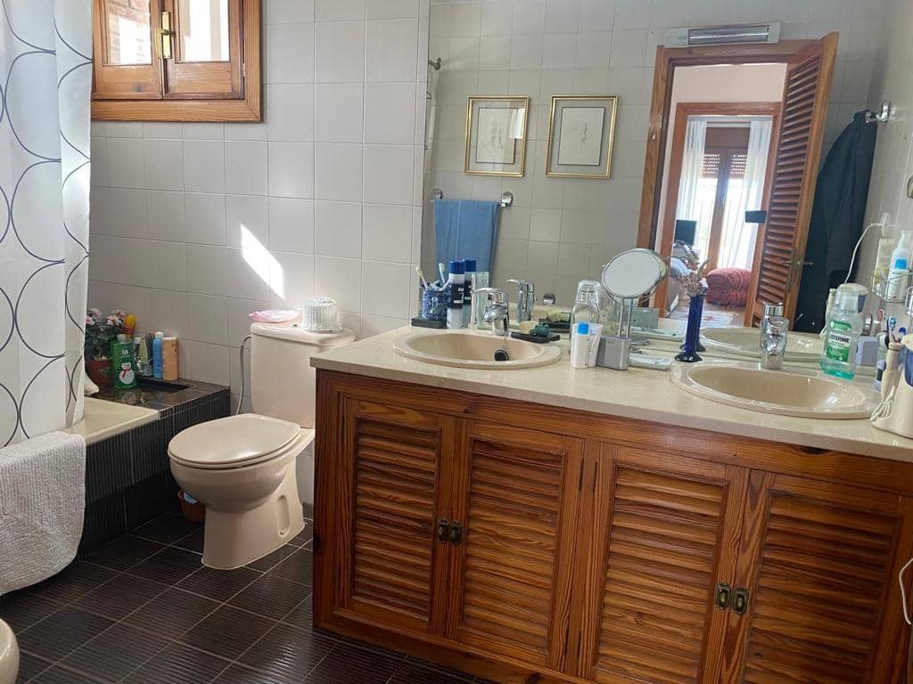 4 makuuhuone Huvila myytävänä paikassa Malaga kaupunki mukana uima-altaan 
autotalli - 995 000 € (Ref: 9458571)