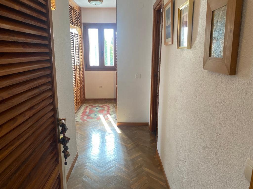 4 makuuhuone Huvila myytävänä paikassa Malaga kaupunki mukana uima-altaan 
autotalli - 995 000 € (Ref: 9458571)