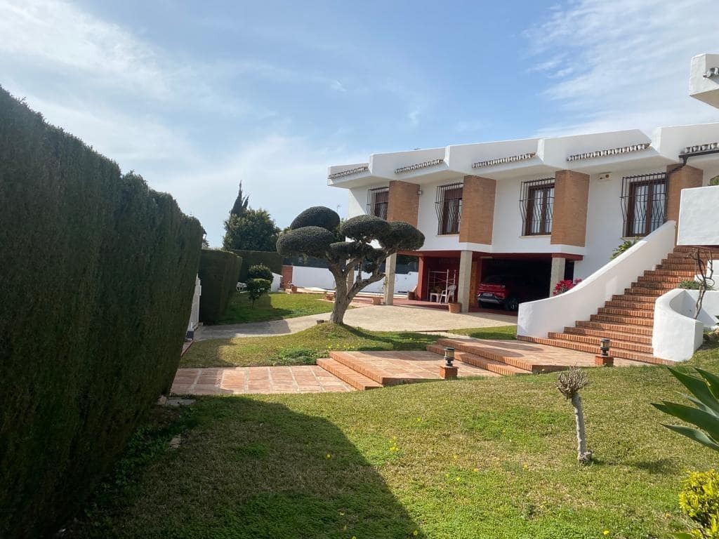 4 makuuhuone Huvila myytävänä paikassa Malaga kaupunki mukana uima-altaan 
autotalli - 995 000 € (Ref: 9458571)