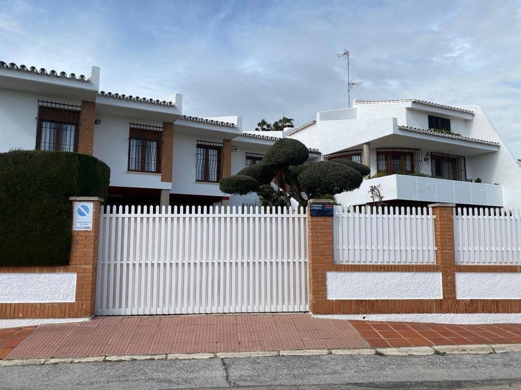 4 makuuhuone Huvila myytävänä paikassa Malaga kaupunki mukana uima-altaan 
autotalli - 995 000 € (Ref: 9458571)