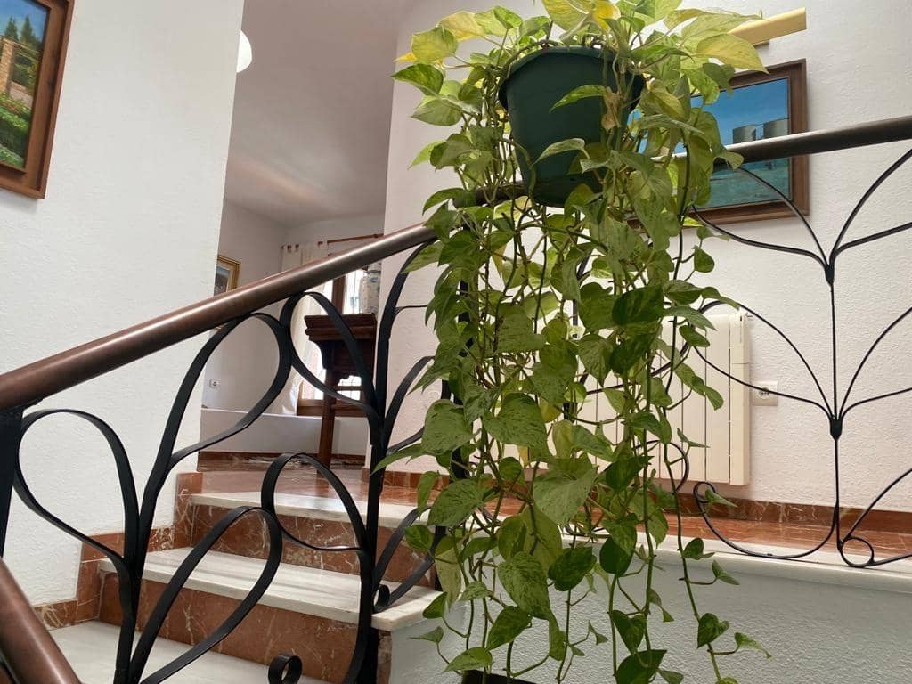 4 makuuhuone Huvila myytävänä paikassa Malaga kaupunki mukana uima-altaan 
autotalli - 995 000 € (Ref: 9458571)