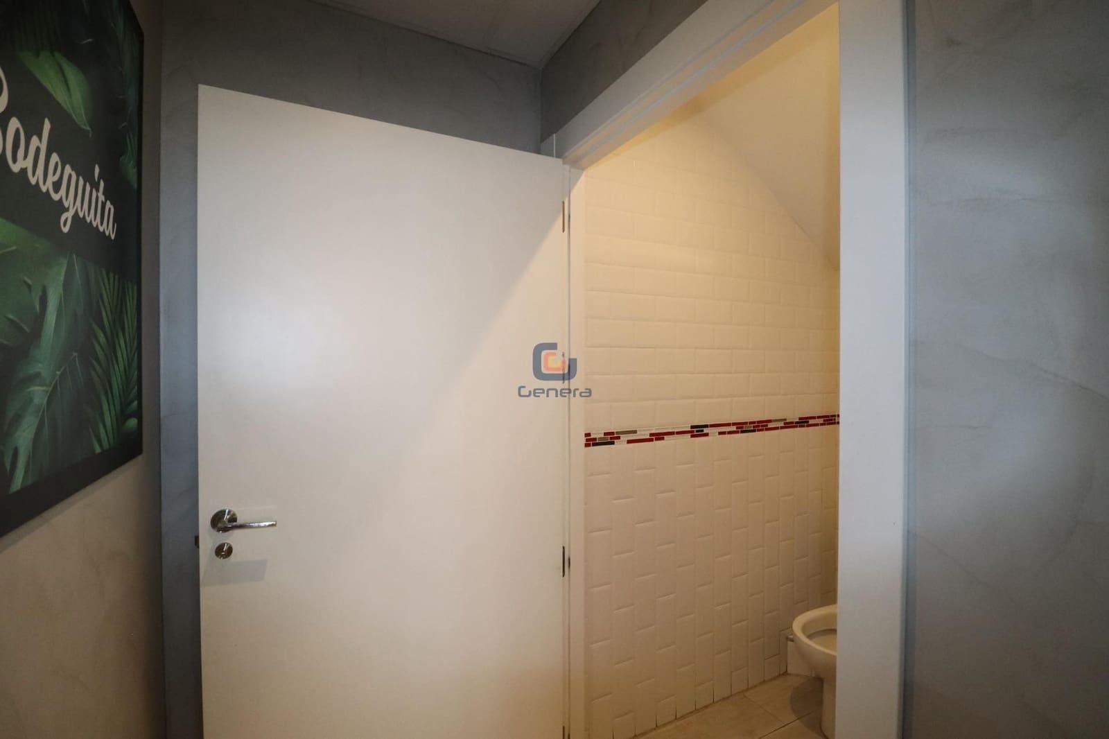 Kommersiell til salgs i Alicante by - € 650 000 (Ref: 8799432)