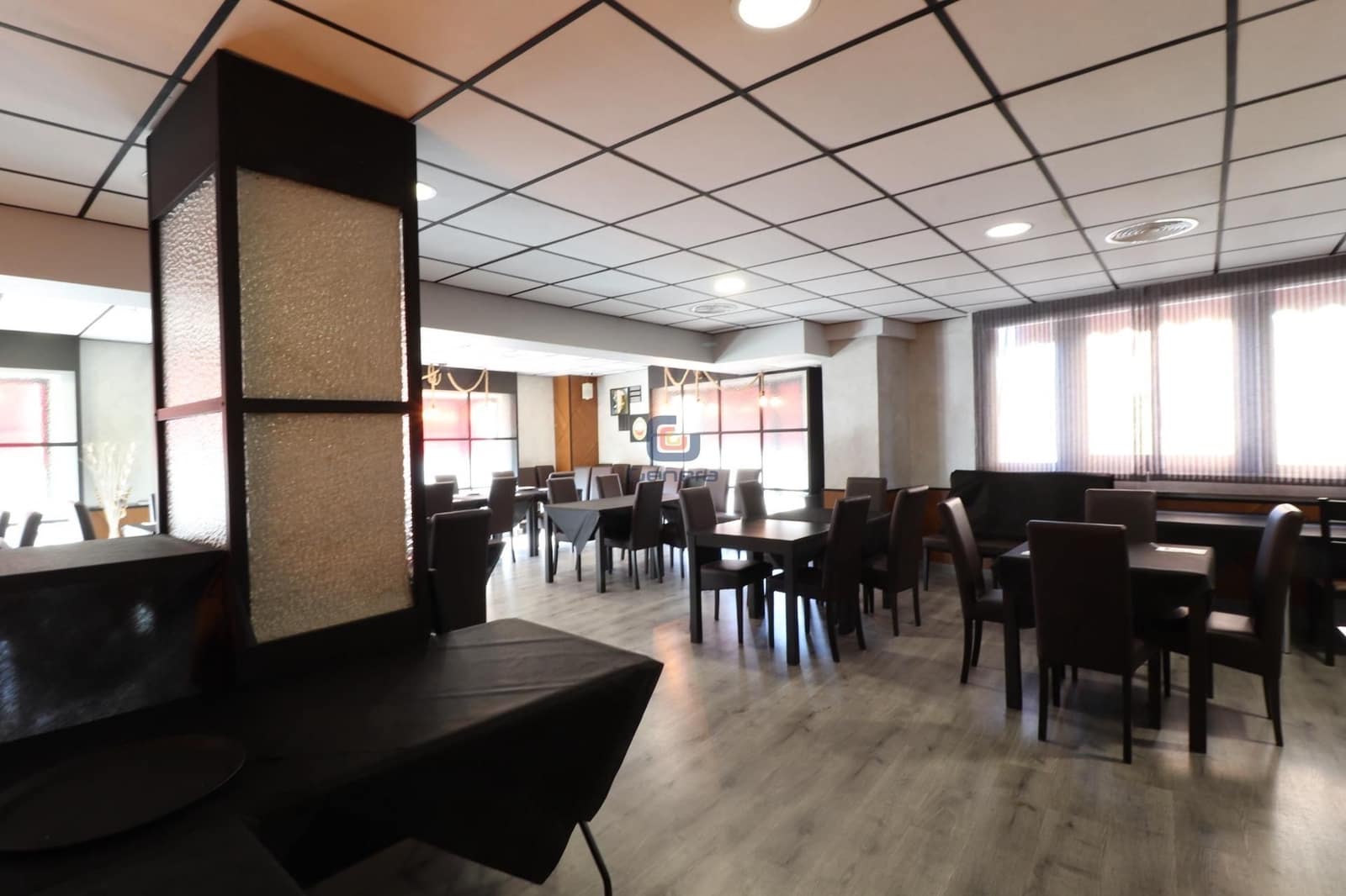 Kommersiell til salgs i Alicante by - € 650 000 (Ref: 8799432)