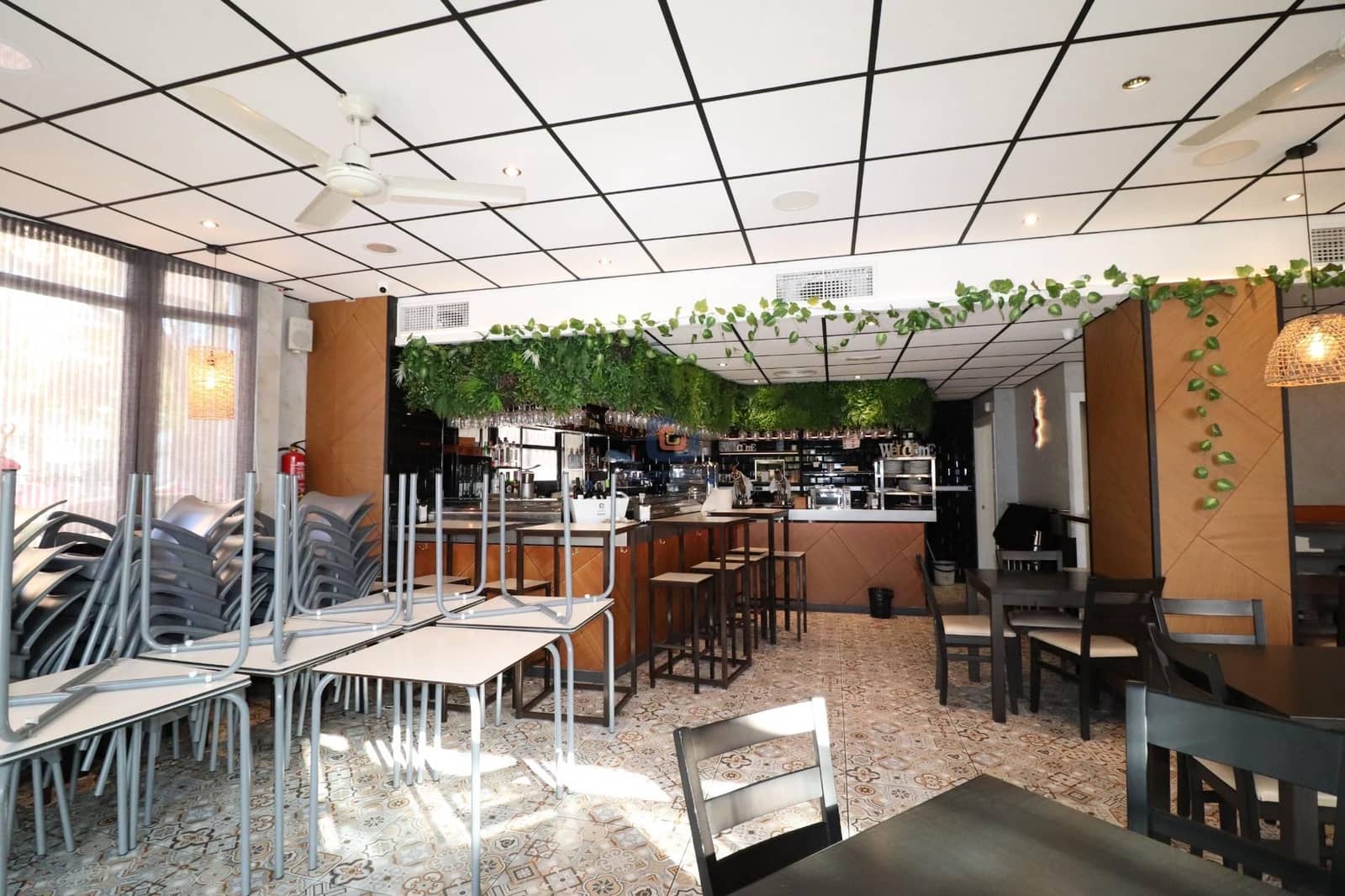 Kommersiell til salgs i Alicante by - € 650 000 (Ref: 8799432)