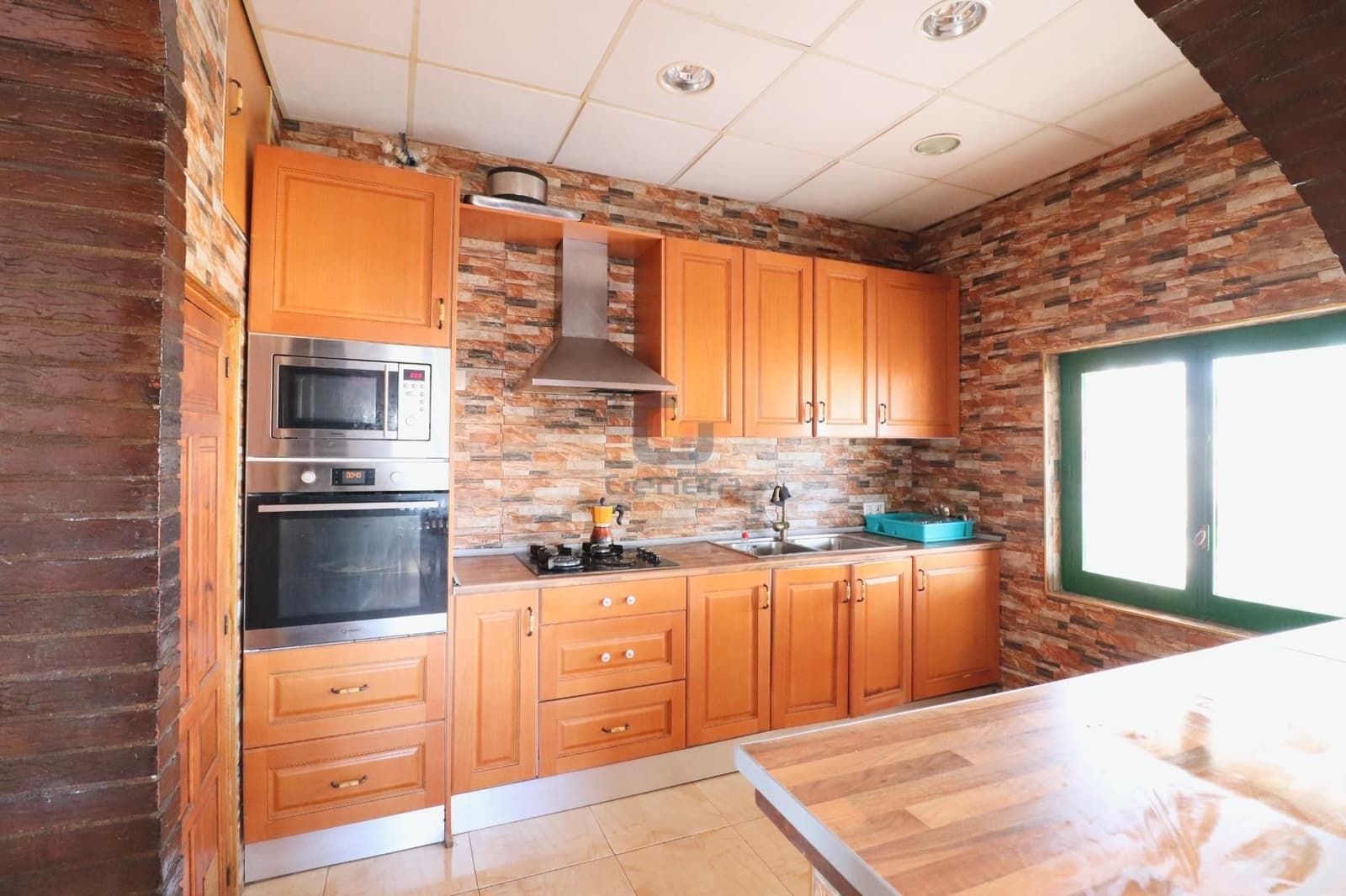 4 bedroom Villa for sale in Alicante / Alacant city with pool garage - € 304,000 (Ref: 8799437)