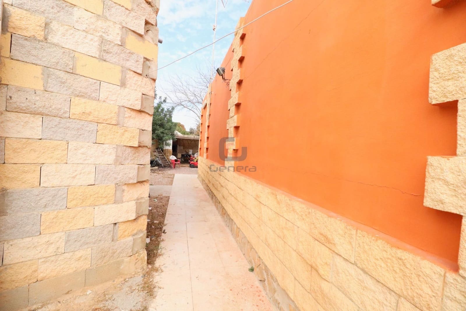 4 bedroom Villa for sale in Alicante / Alacant city with pool garage - € 304,000 (Ref: 8799437)