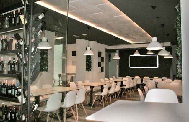 Commercieel te koop in Barrio del Centro, Alicante stad - € 1.850.000 (Ref: 8799487)