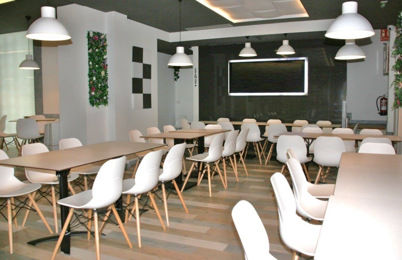 Commercieel te koop in Alicante stad - € 1.850.000 (Ref: 8799487)