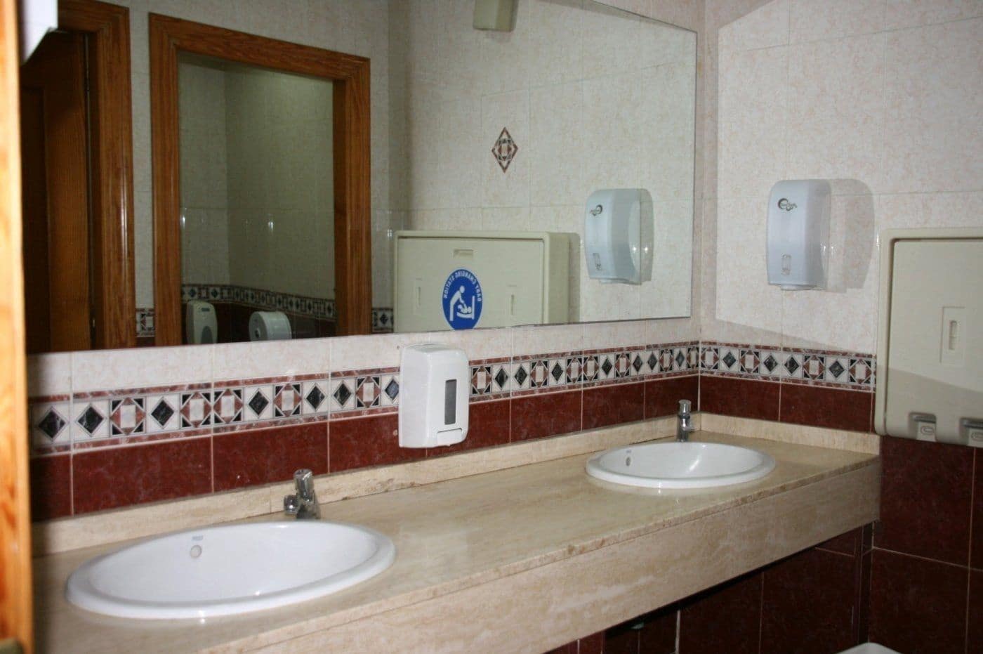 Commercieel te koop in Alicante stad - € 1.850.000 (Ref: 8799487)