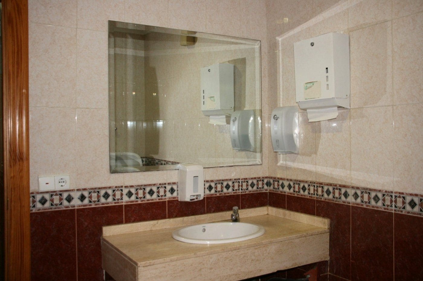 Commercieel te koop in Alicante stad - € 1.850.000 (Ref: 8799487)