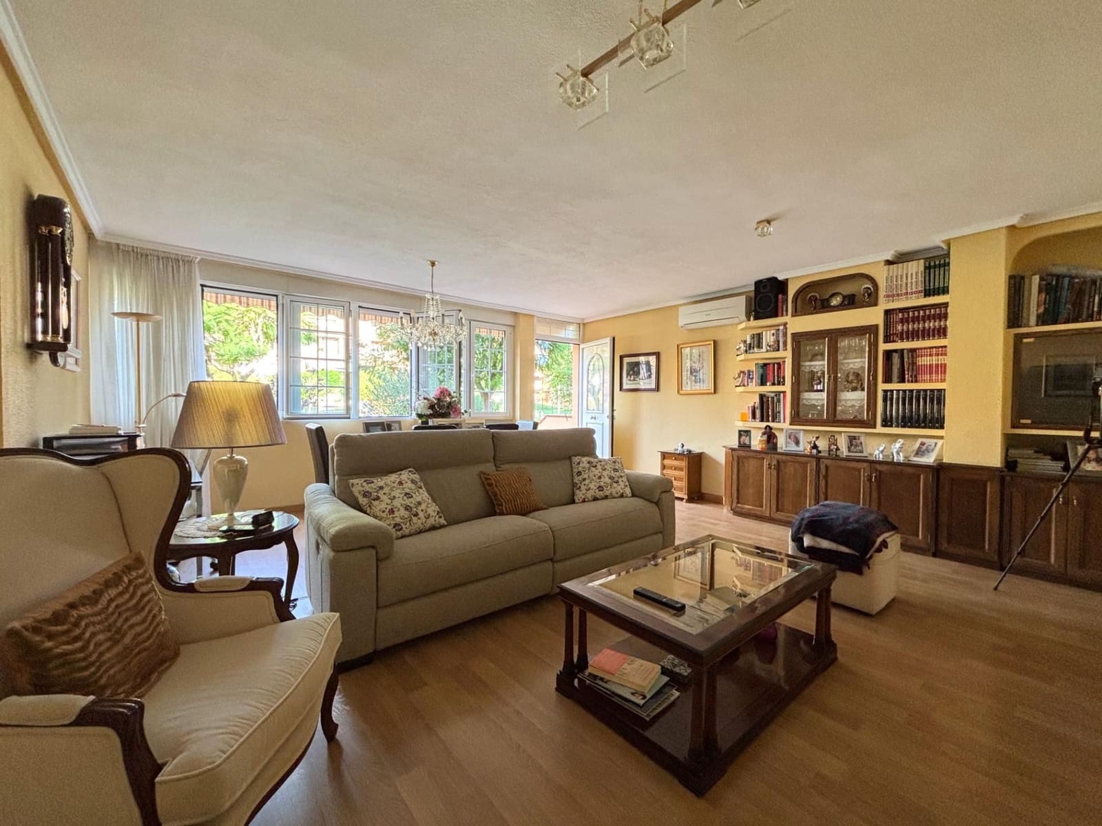 4 soverom Bungalow til salgs i Alicante by med svømmebasseng garasje - € 560 000 (Ref: 8799517)