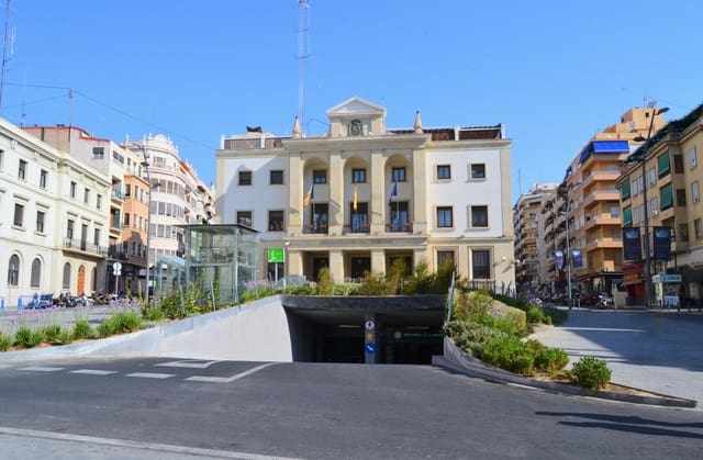 Commercial for sale in Ensanche - Diputacion, Alicante / Alacant city - € 215,000 (Ref: 8820580)