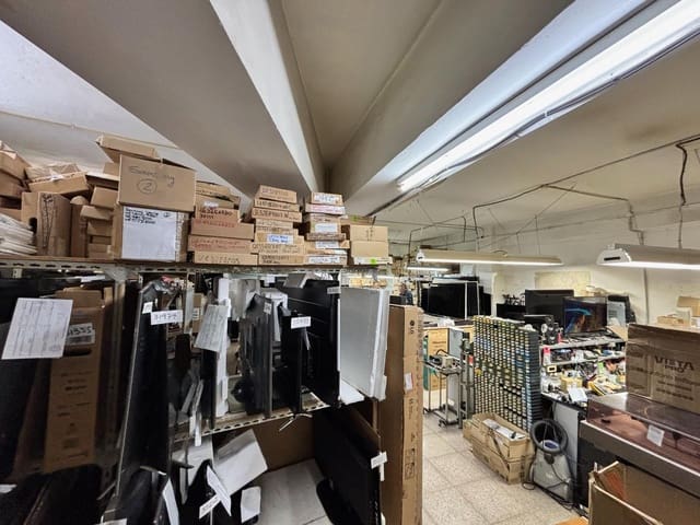 Commercial for sale in Ensanche - Diputacion, Alicante / Alacant city - € 215,000 (Ref: 8820580)