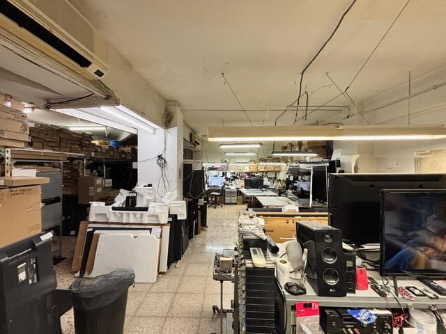 Commercial for sale in Ensanche - Diputacion, Alicante / Alacant city - € 215,000 (Ref: 8820580)