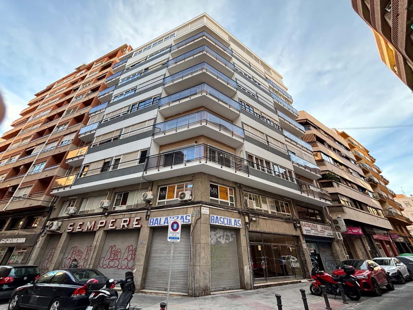Komercyjne na sprzedaż w Miasto Alicante / Alacant - 215 000 € (Ref: 8820580)