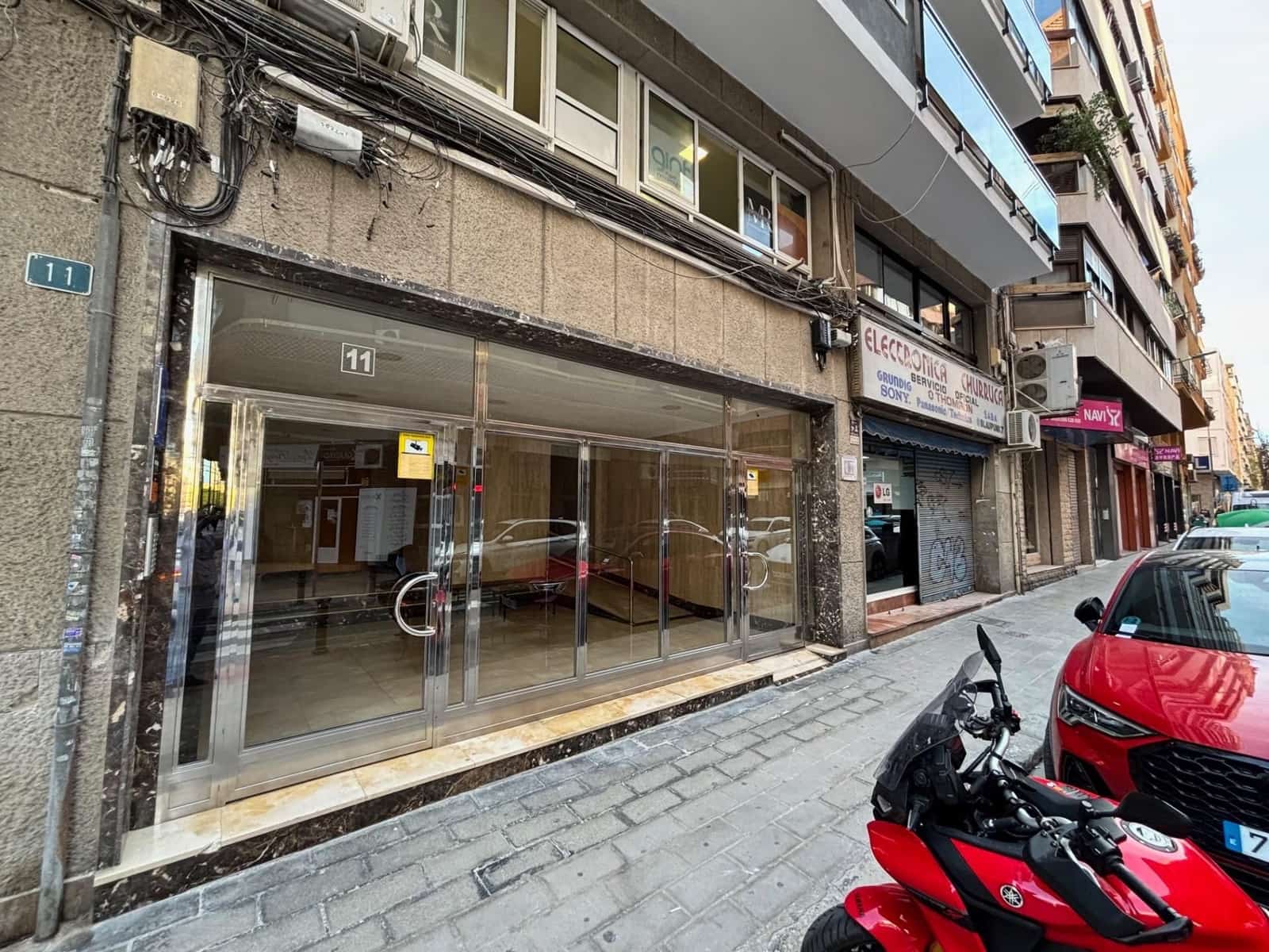 Komercyjne na sprzedaż w Miasto Alicante / Alacant - 215 000 € (Ref: 8820580)