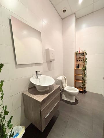 Local Commercial à vendre à Barrio del Centro, Alicante ville - 390 000 € (Ref: 8927608)