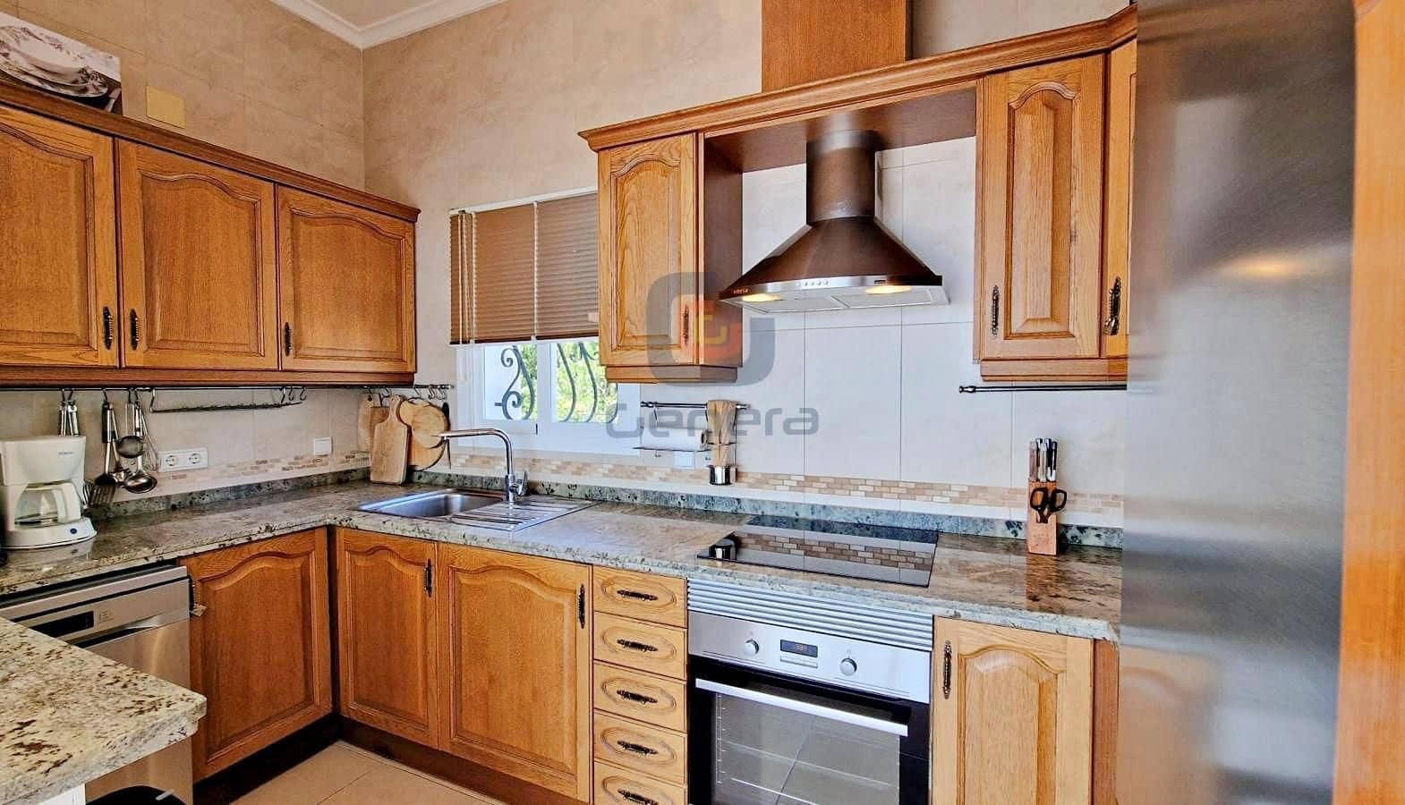 Chalet de 5 habitaciones en Benitachell / Benitatxell en venta con piscina garaje - 725.000 € (Ref: 8994305)