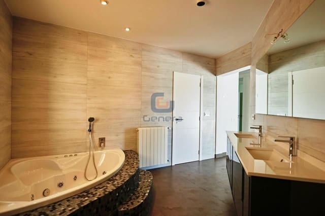 Chalet de 4 habitaciones en Altea en venta con piscina garaje - 1.195.000 € (Ref: 9109461)