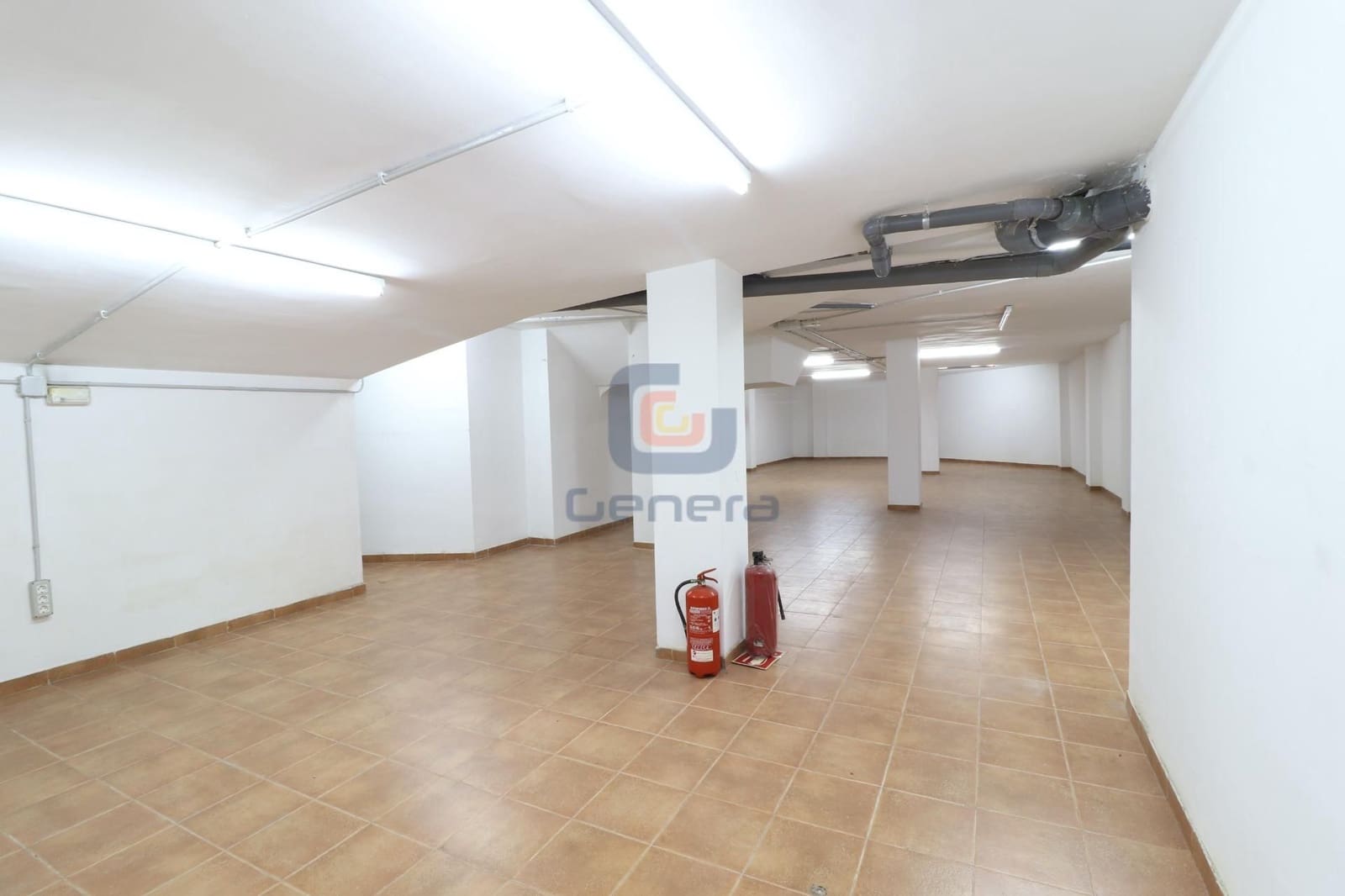 Erhverv til salg i Alicante by - € 700.000 (Ref: 9142255)