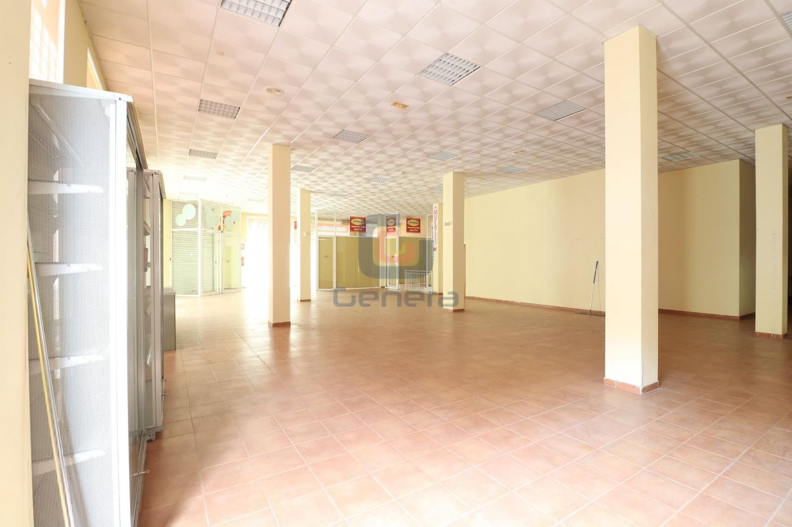 Erhverv til salg i Alicante by - € 700.000 (Ref: 9142255)