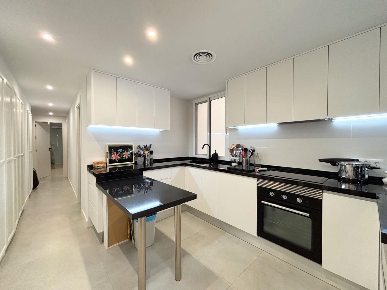 2 bedroom Flat for sale in Alicante / Alacant city - € 399,000 (Ref: 9206142)