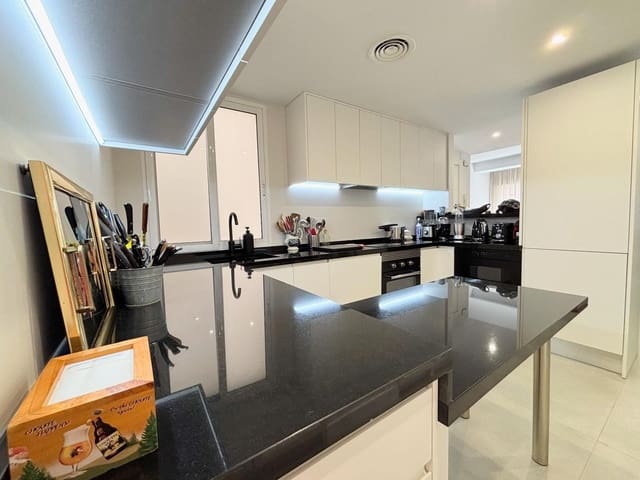 2 bedroom Flat for sale in Casco Antiguo - Sant Cruz - Ayuntamiento, Alicante / Alacant city - € 399,000 (Ref: 9206142)