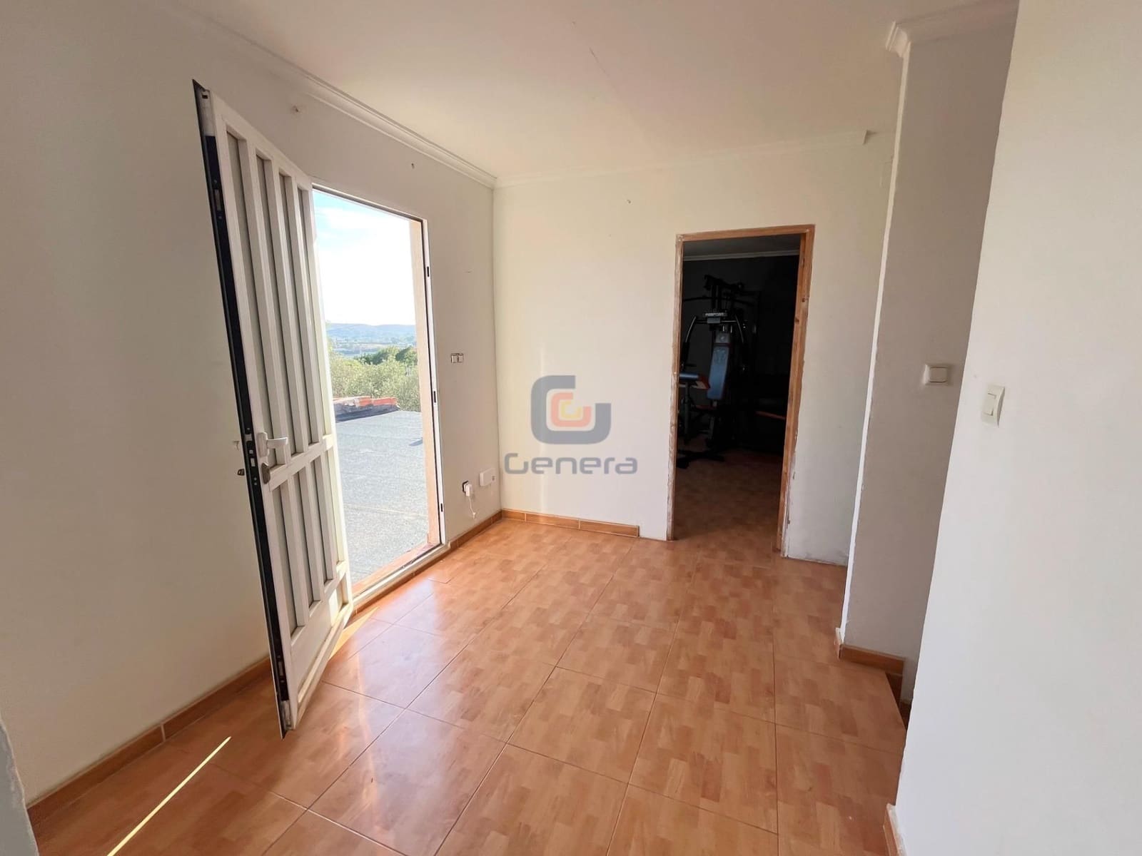 5 bedroom Villa for sale in Alicante / Alacant city with pool garage - € 299,000 (Ref: 9307268)