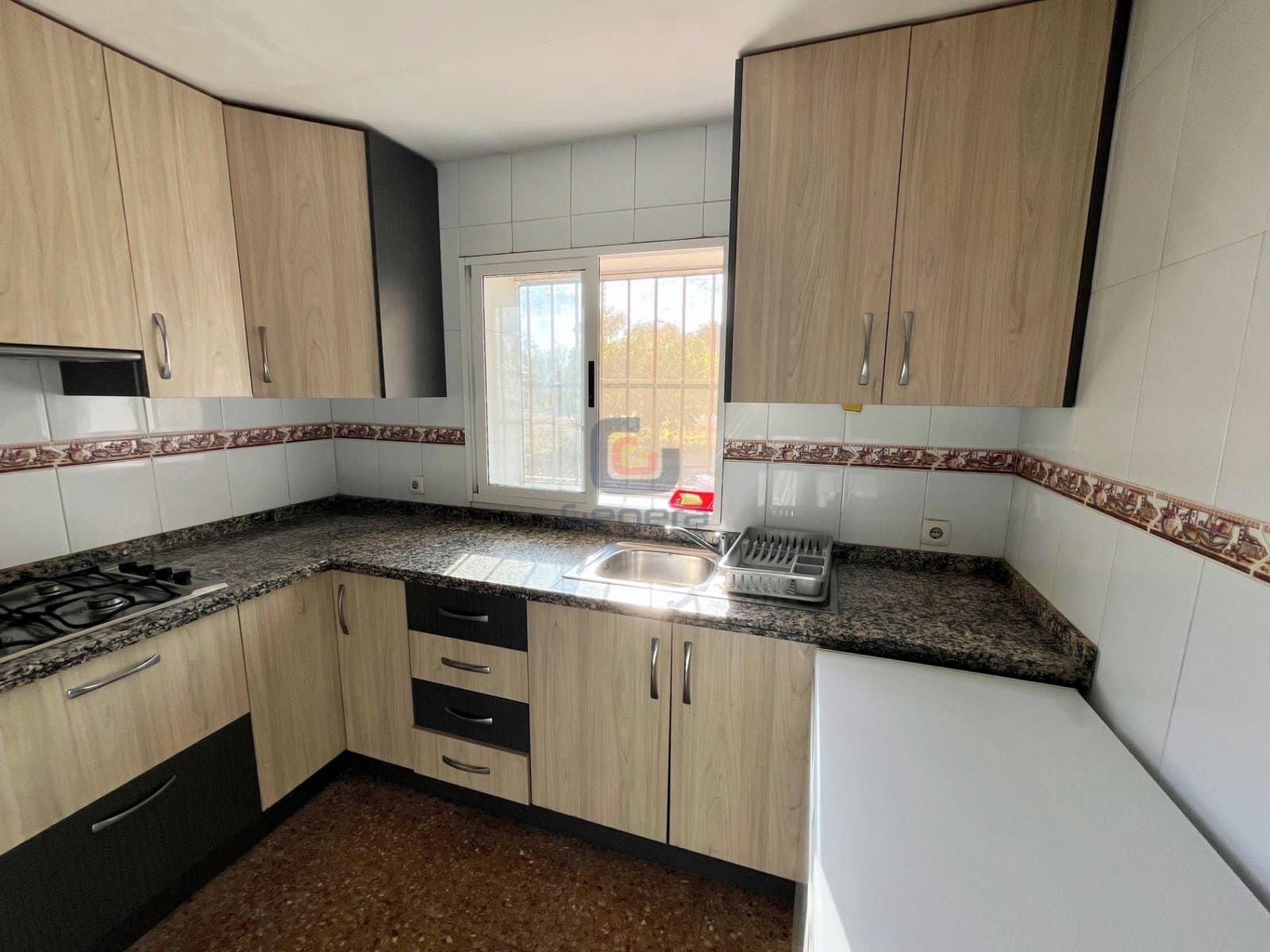 5 bedroom Villa for sale in Alicante / Alacant city with pool garage - € 299,000 (Ref: 9307268)