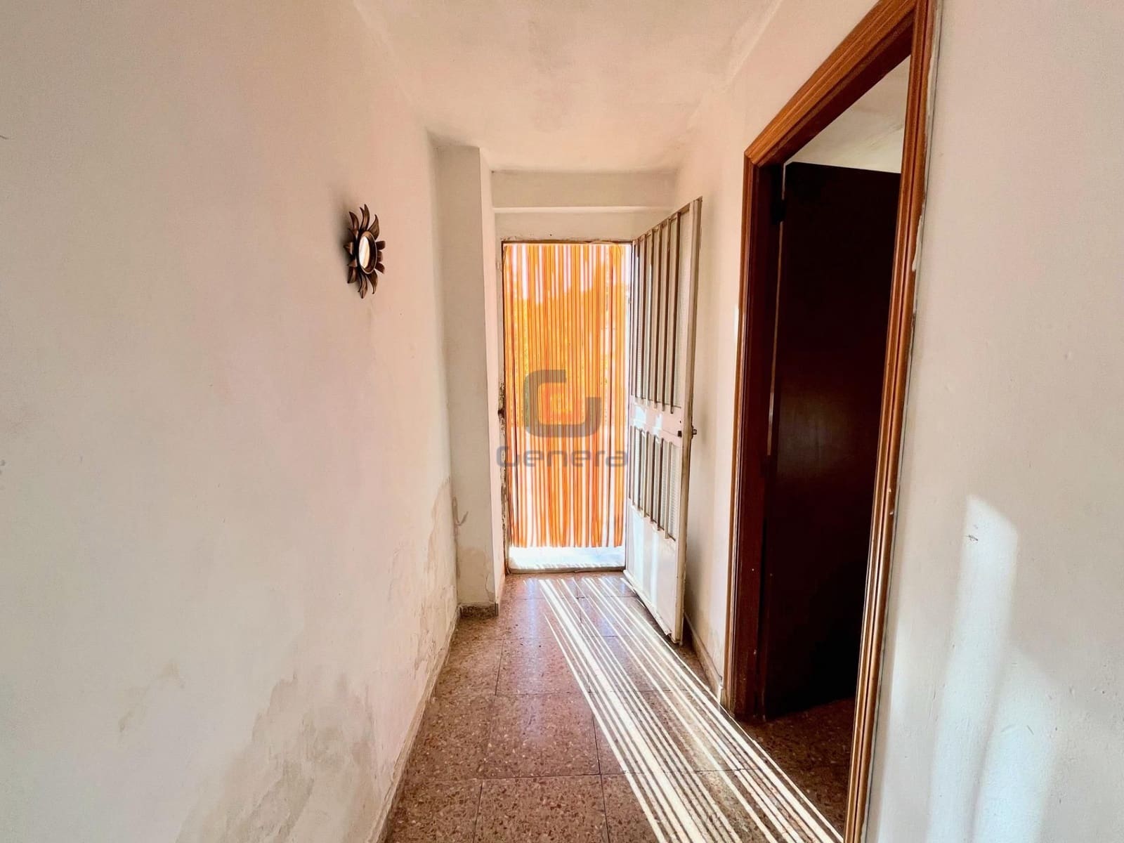 5 bedroom Villa for sale in Alicante / Alacant city with pool garage - € 299,000 (Ref: 9307268)