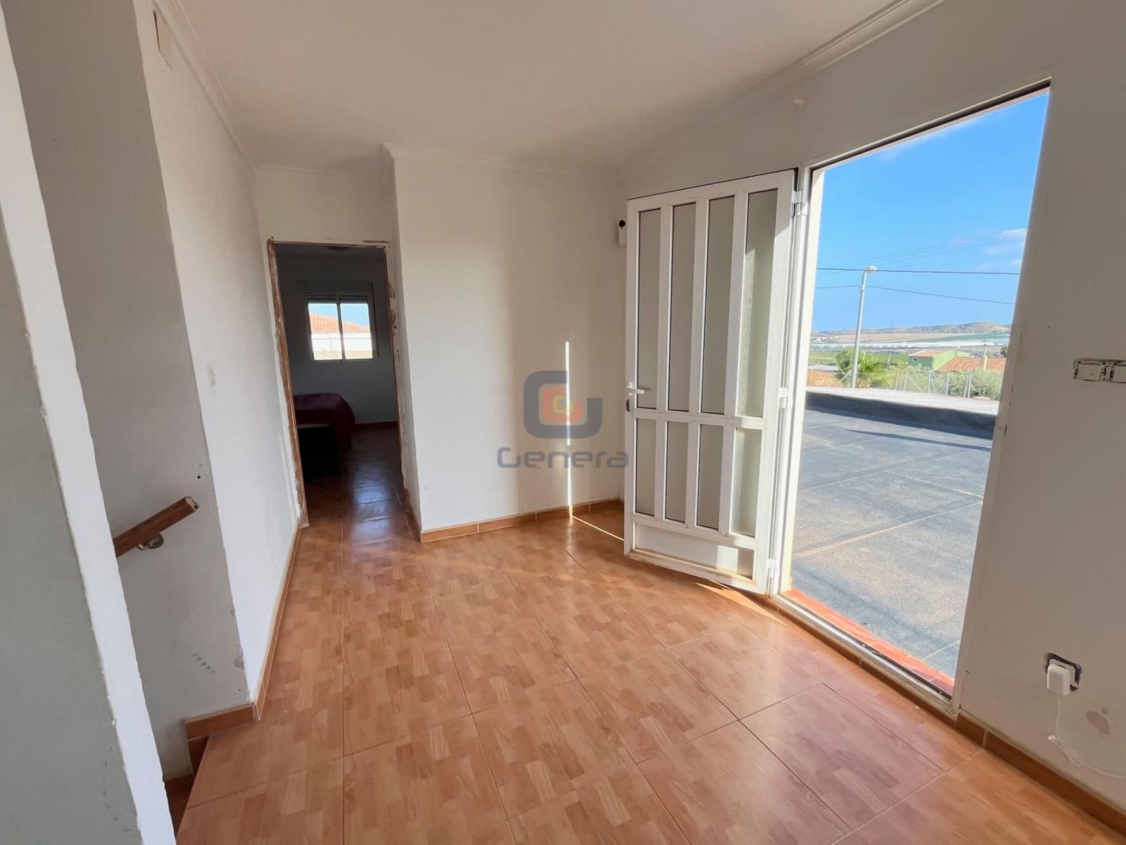 5 bedroom Villa for sale in Alicante / Alacant city with pool garage - € 299,000 (Ref: 9307268)