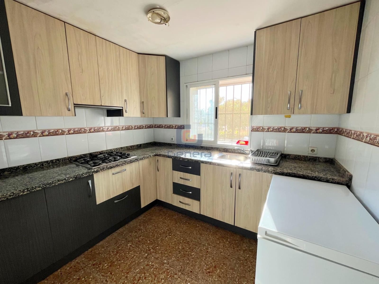 5 bedroom Villa for sale in Alicante / Alacant city with pool garage - € 299,000 (Ref: 9307268)