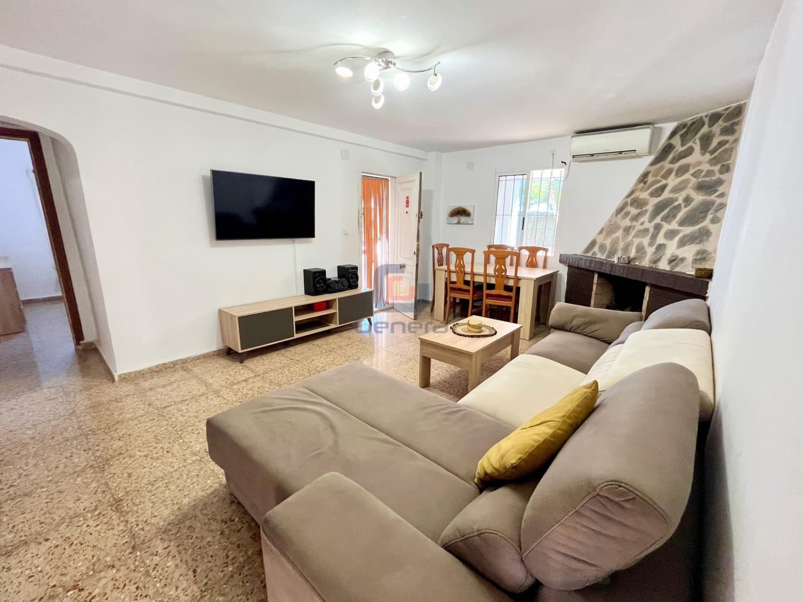 5 bedroom Villa for sale in Alicante / Alacant city with pool garage - € 299,000 (Ref: 9307268)