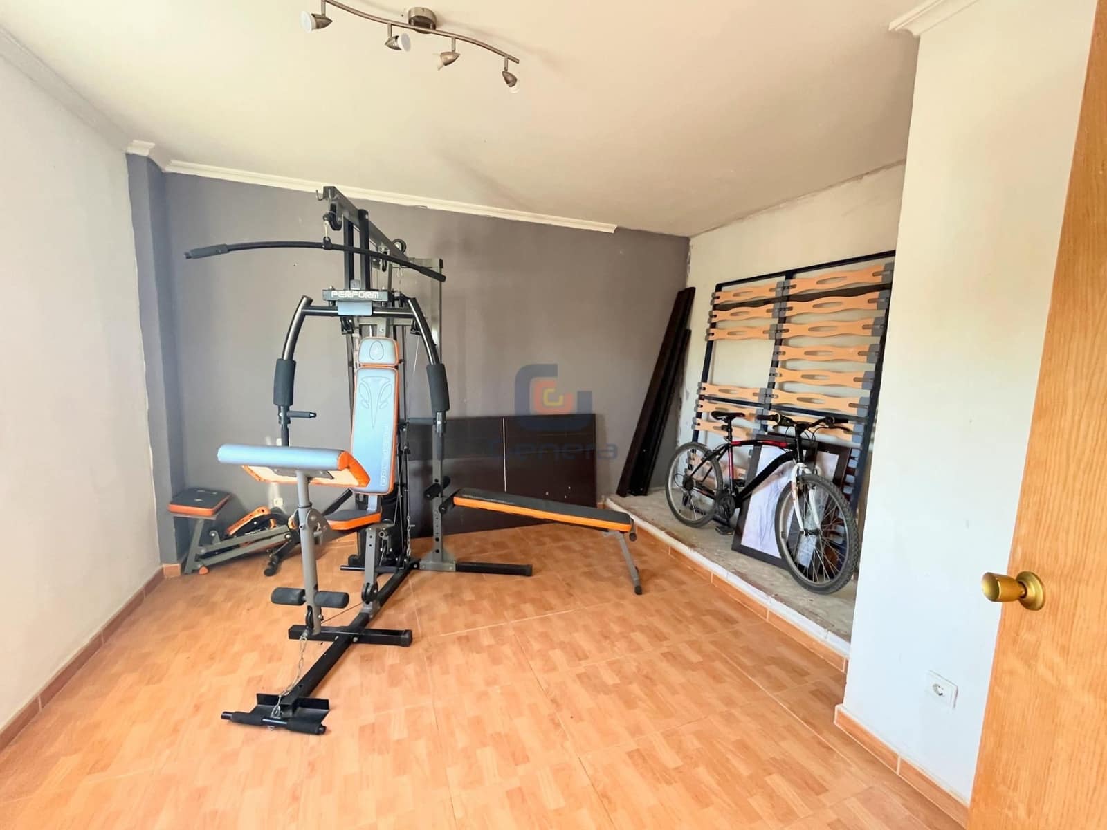 5 bedroom Villa for sale in Alicante / Alacant city with pool garage - € 299,000 (Ref: 9307268)