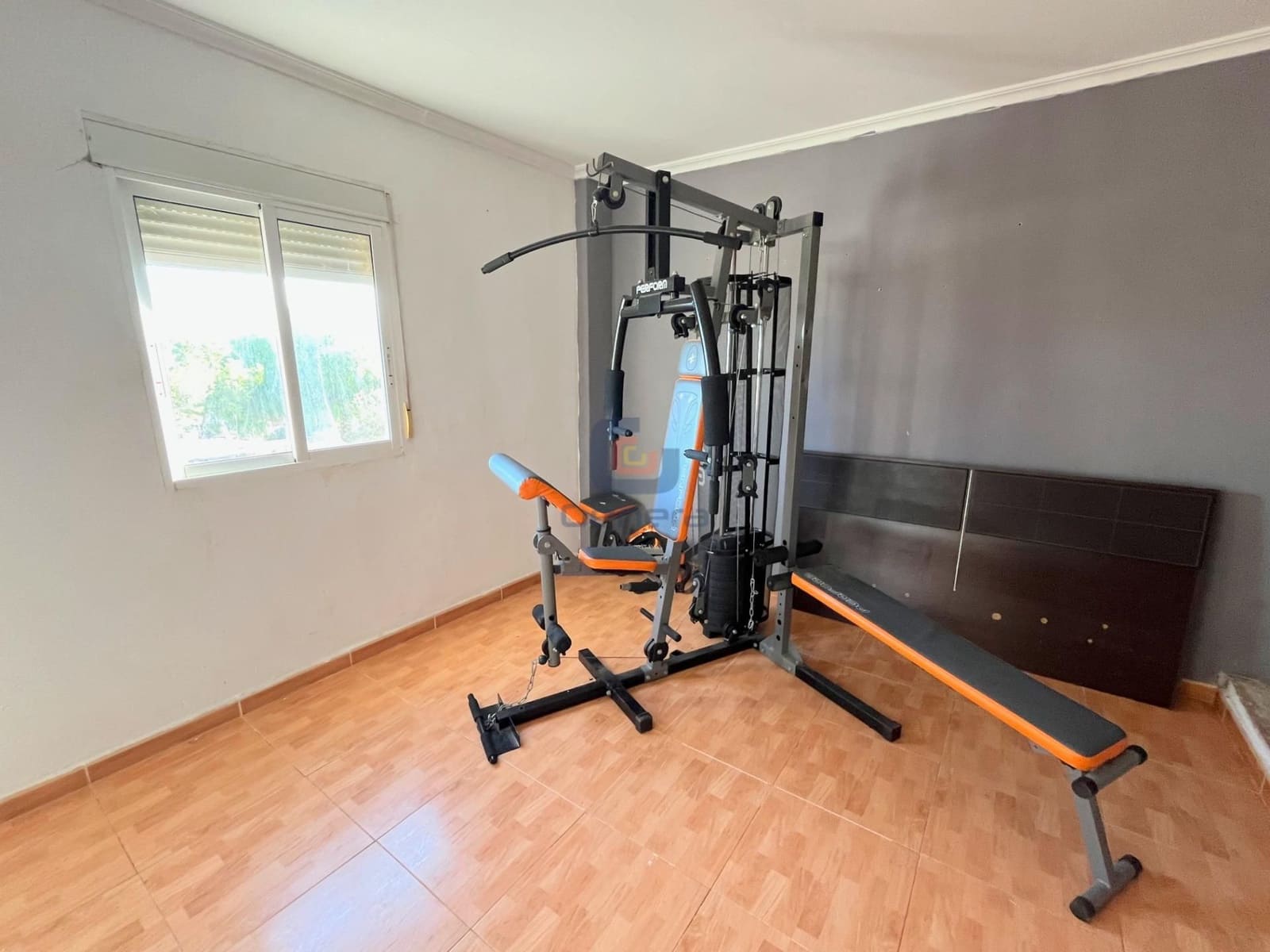 5 bedroom Villa for sale in Alicante / Alacant city with pool garage - € 299,000 (Ref: 9307268)