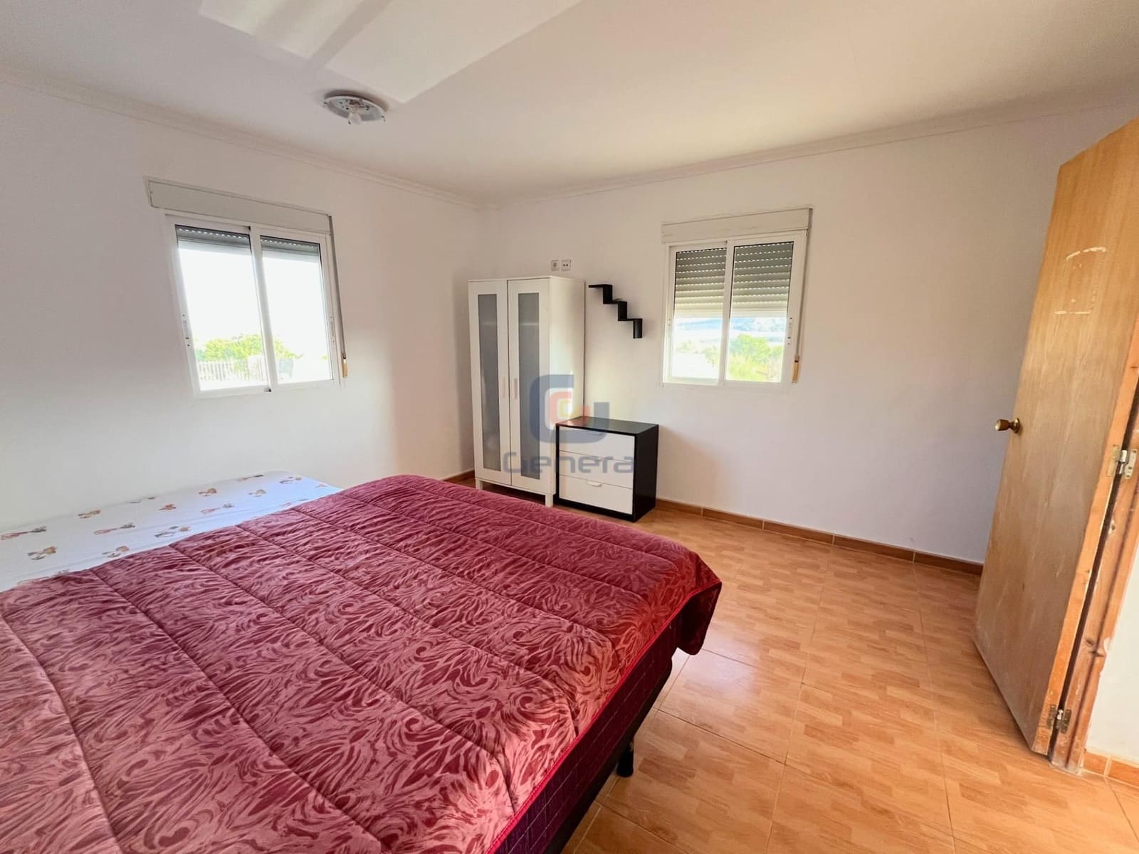 5 bedroom Villa for sale in Alicante / Alacant city with pool garage - € 299,000 (Ref: 9307268)