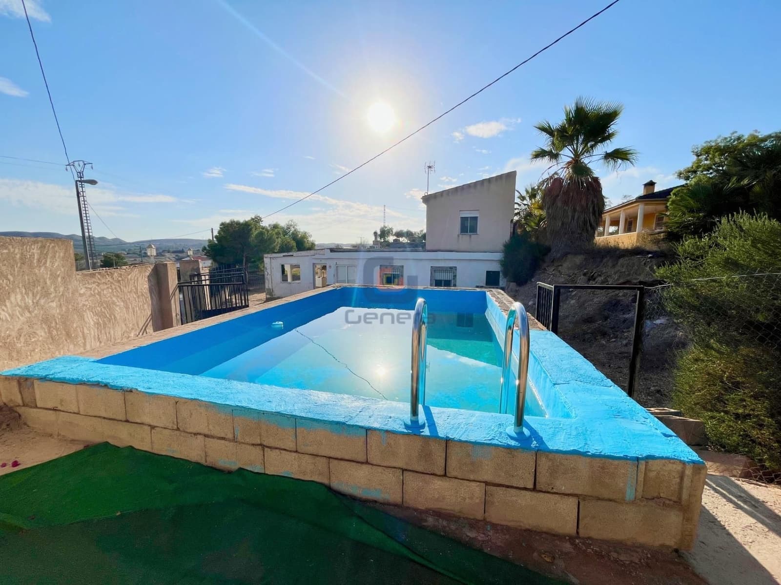 5 bedroom Villa for sale in Alicante / Alacant city with pool garage - € 299,000 (Ref: 9307268)