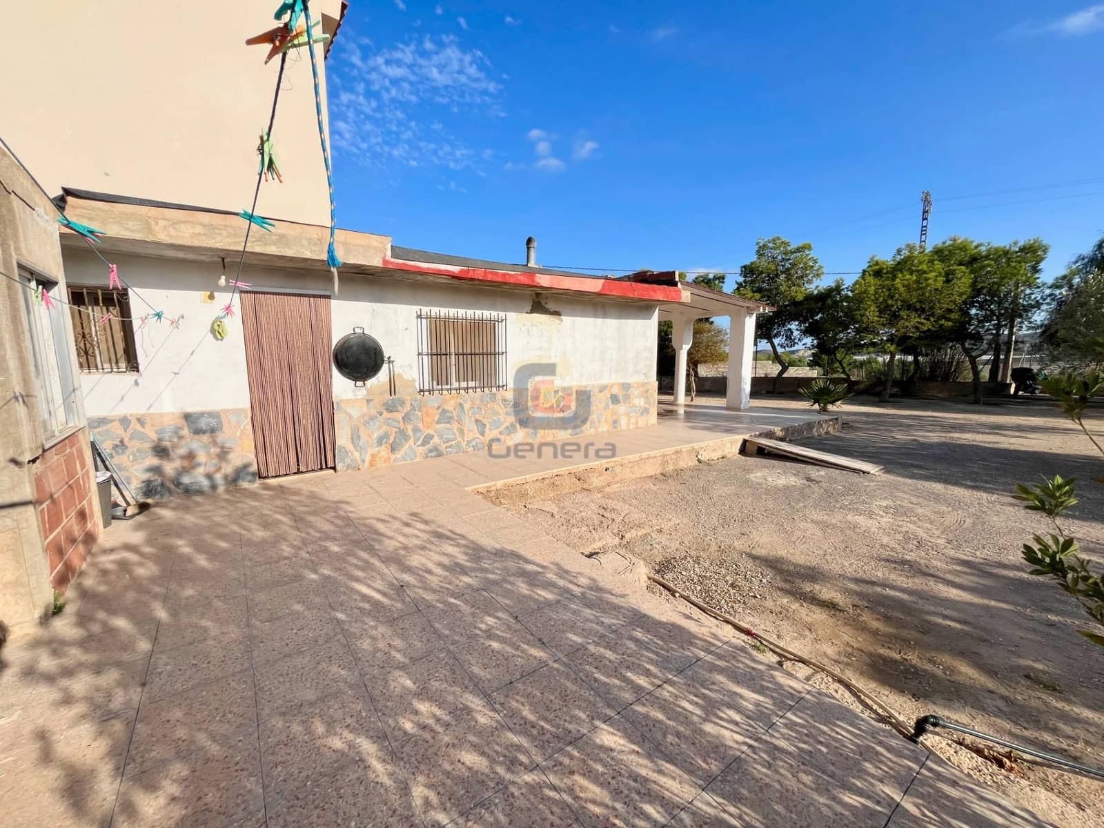 5 bedroom Villa for sale in Alicante / Alacant city with pool garage - € 299,000 (Ref: 9307268)