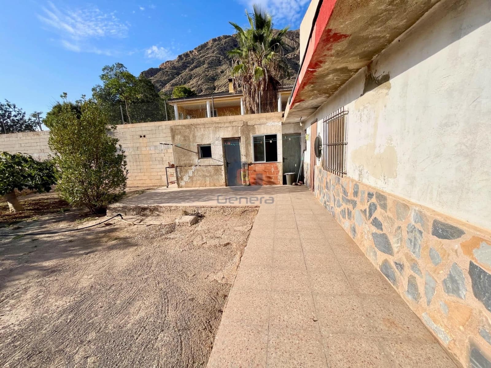 5 bedroom Villa for sale in Alicante / Alacant city with pool garage - € 299,000 (Ref: 9307268)