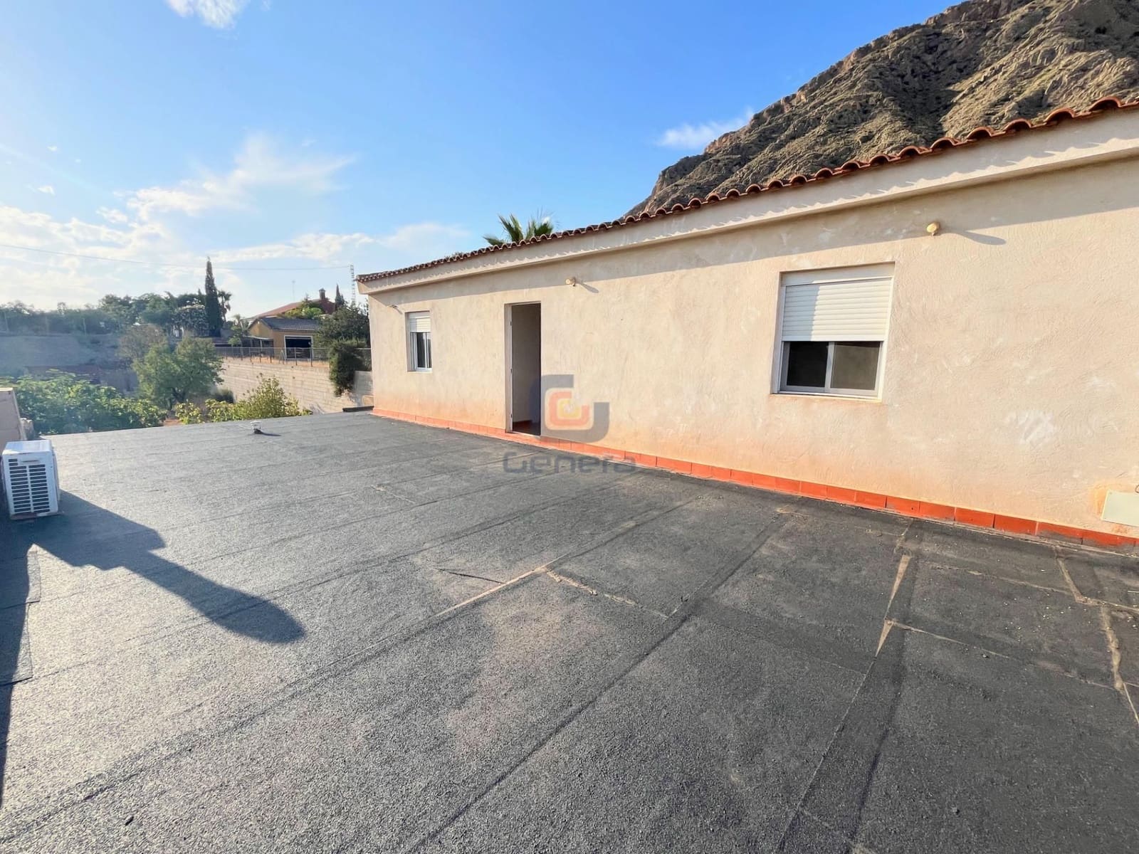 5 bedroom Villa for sale in Alicante / Alacant city with pool garage - € 299,000 (Ref: 9307268)